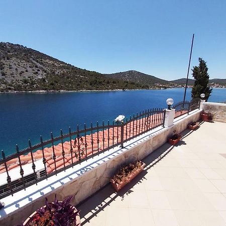 Apartments Carmen Vinišće Dış mekan fotoğraf