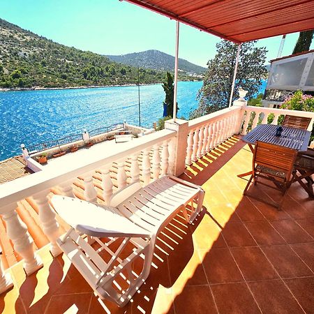 Apartments Carmen Vinišće Dış mekan fotoğraf