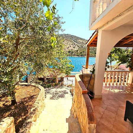 Apartments Carmen Vinišće Dış mekan fotoğraf