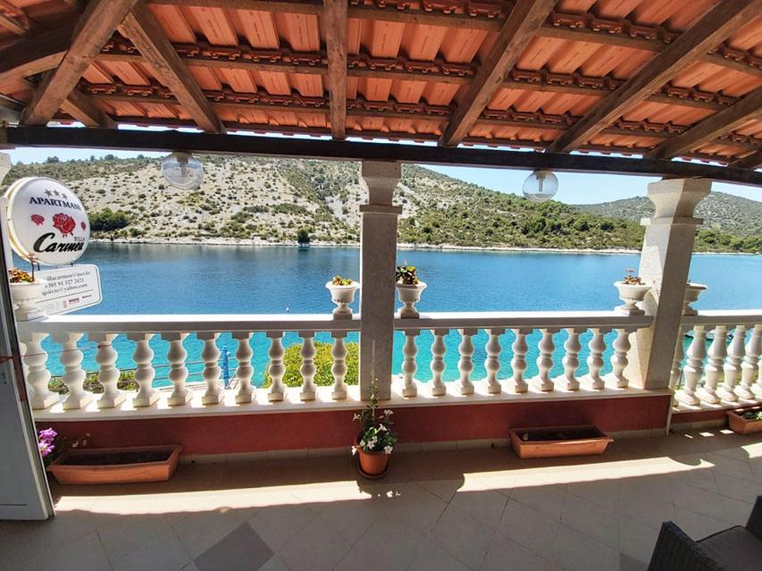 Apartments Carmen Vinišće Dış mekan fotoğraf