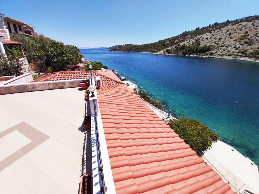 Apartments Carmen Vinišće Dış mekan fotoğraf