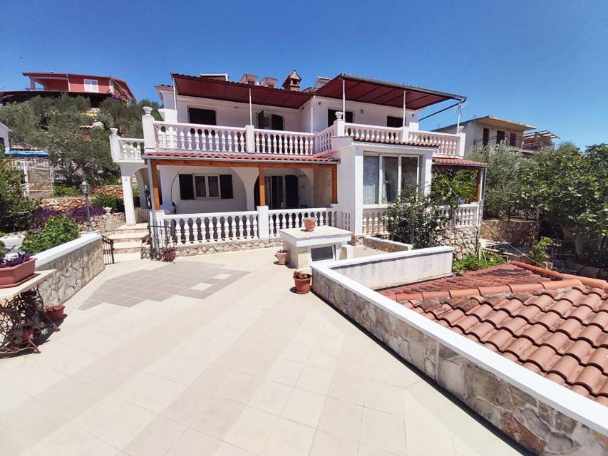 Apartments Carmen Vinišće Dış mekan fotoğraf