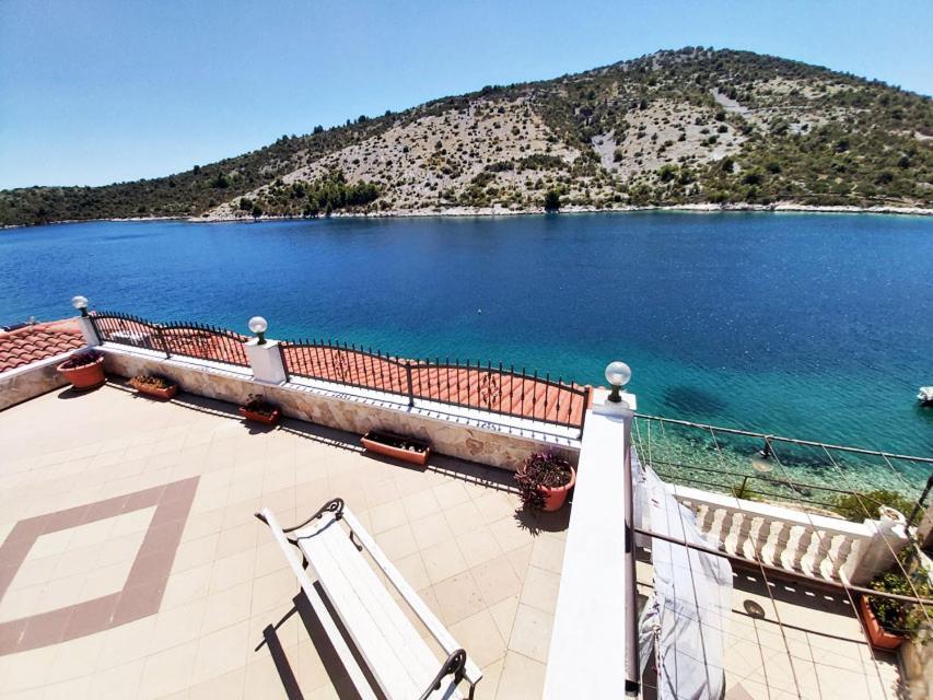 Apartments Carmen Vinišće Dış mekan fotoğraf