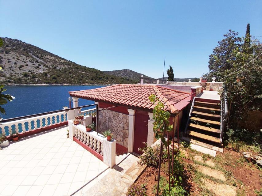 Apartments Carmen Vinišće Dış mekan fotoğraf