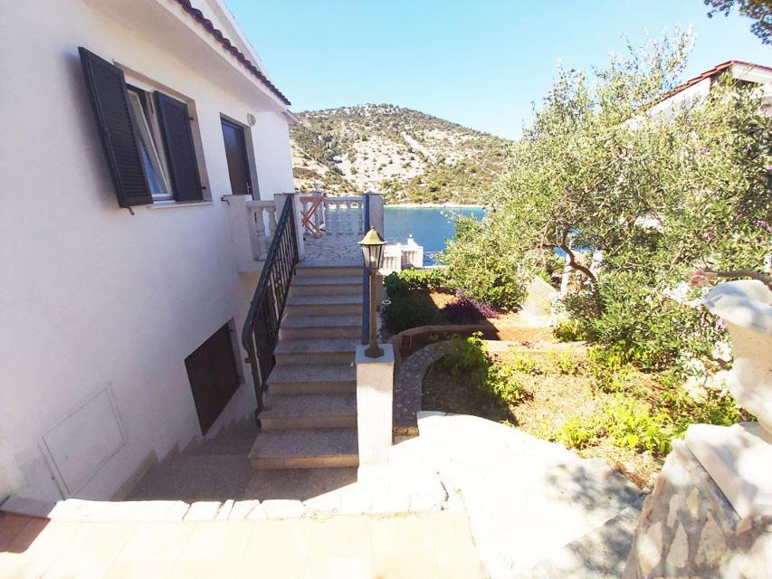 Apartments Carmen Vinišće Dış mekan fotoğraf