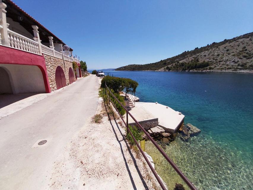 Apartments Carmen Vinišće Dış mekan fotoğraf
