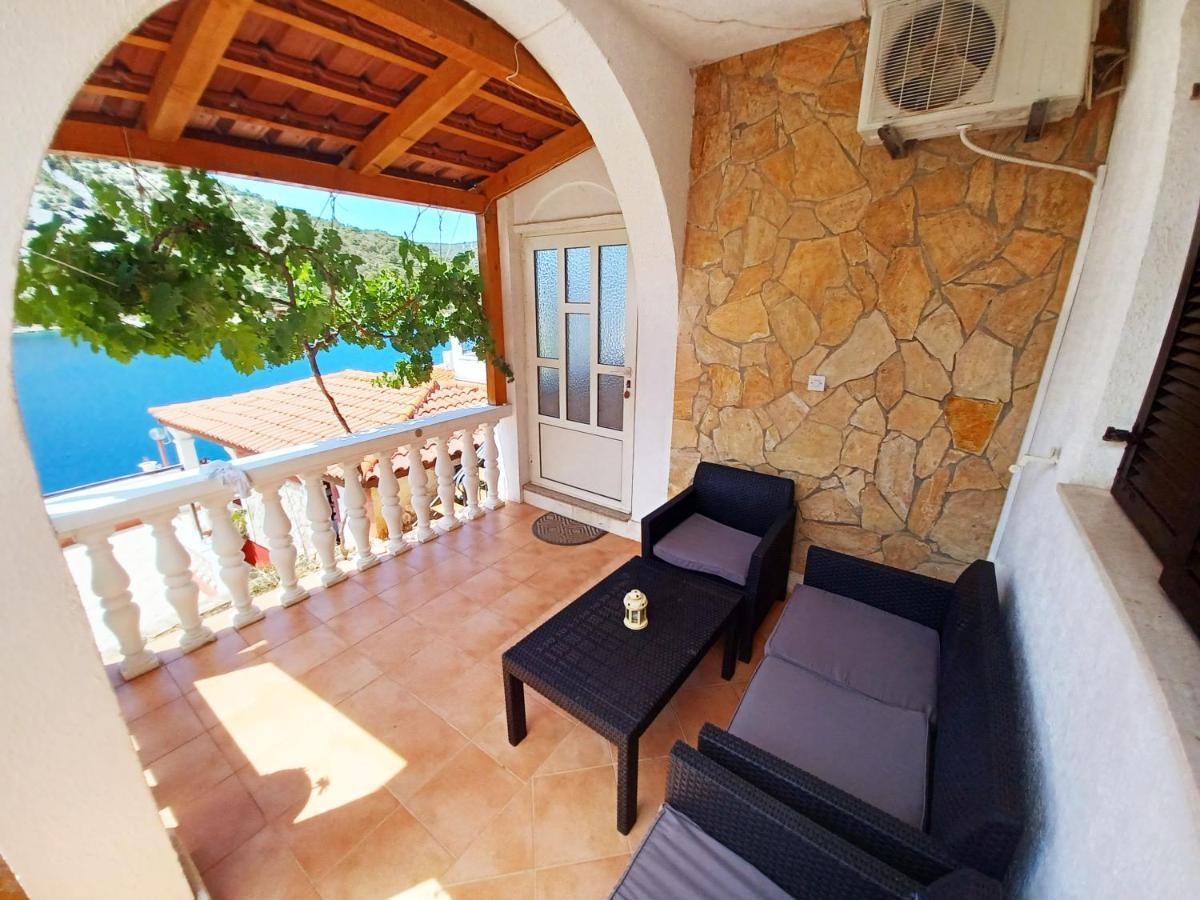 Apartments Carmen Vinišće Dış mekan fotoğraf