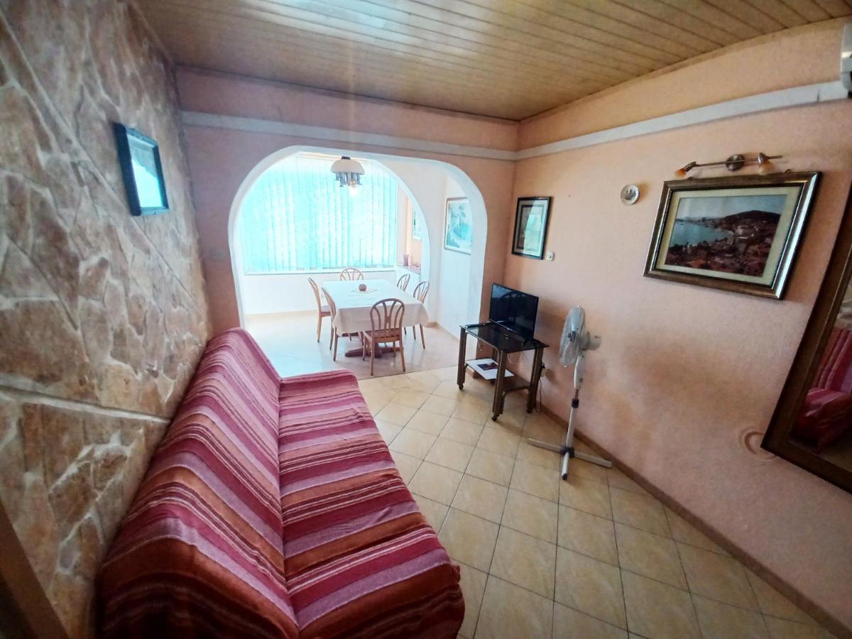 Apartments Carmen Vinišće Dış mekan fotoğraf