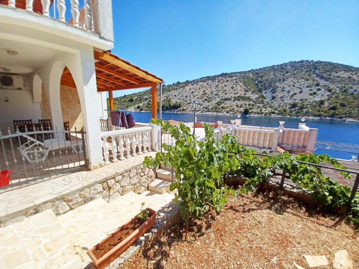 Apartments Carmen Vinišće Dış mekan fotoğraf