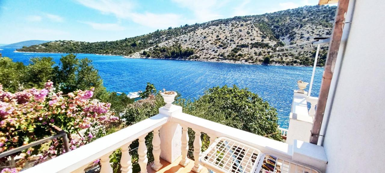 Apartments Carmen Vinišće Dış mekan fotoğraf