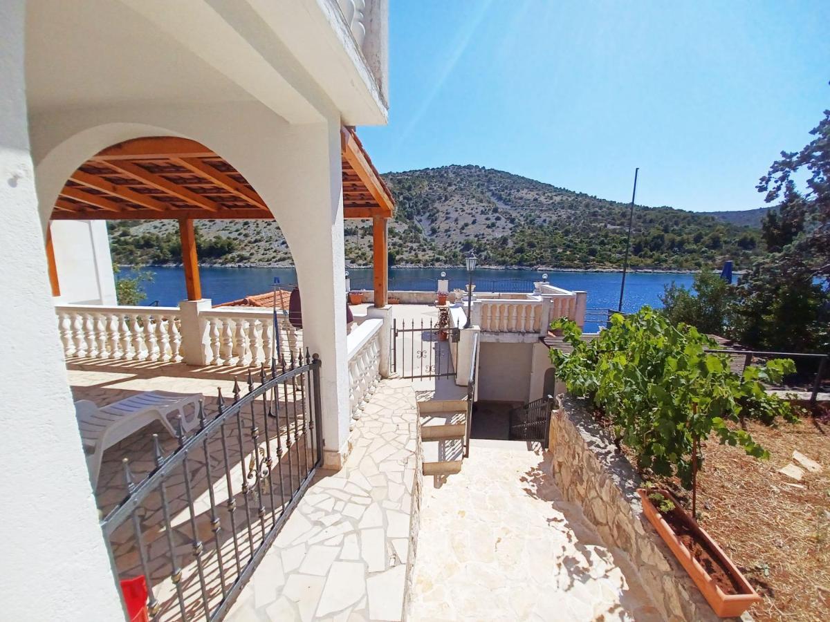 Apartments Carmen Vinišće Dış mekan fotoğraf
