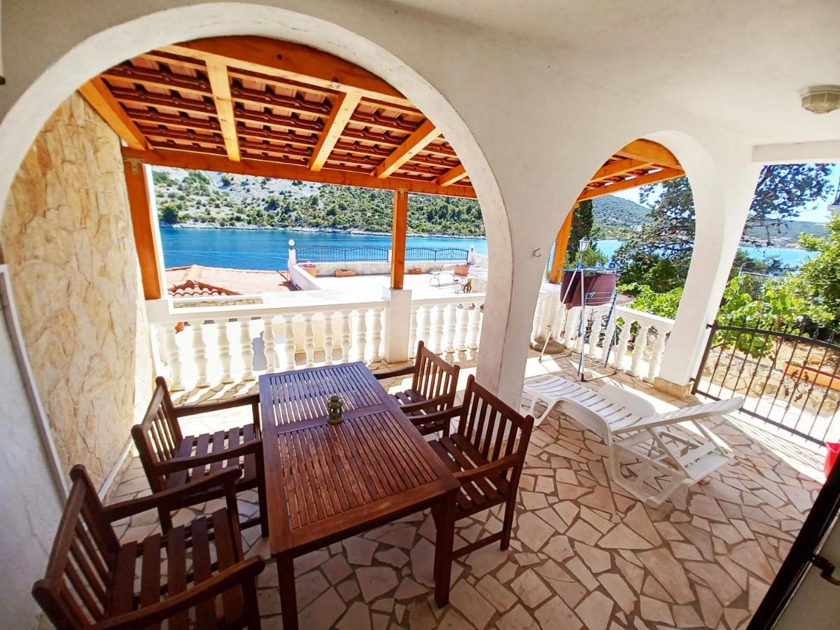 Apartments Carmen Vinišće Dış mekan fotoğraf