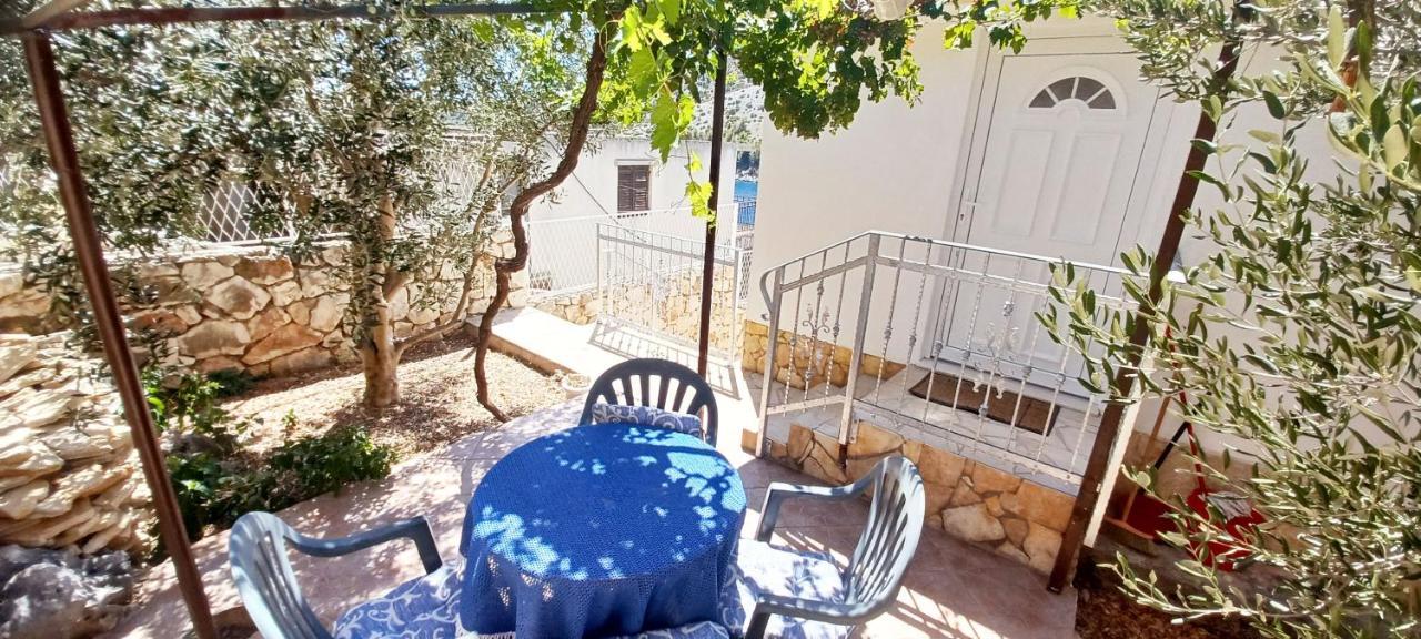 Apartments Carmen Vinišće Dış mekan fotoğraf