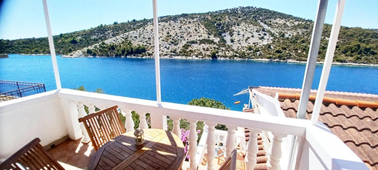 Apartments Carmen Vinišće Dış mekan fotoğraf