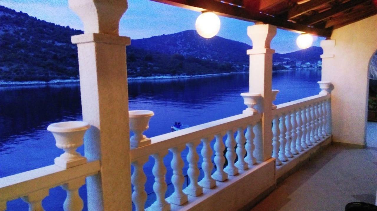 Apartments Carmen Vinišće Dış mekan fotoğraf