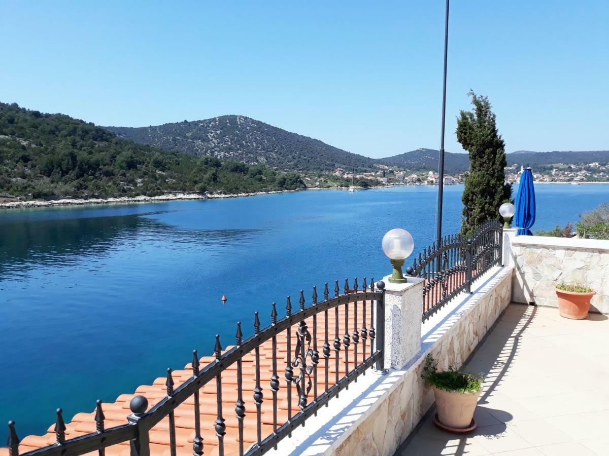 Apartments Carmen Vinišće Dış mekan fotoğraf