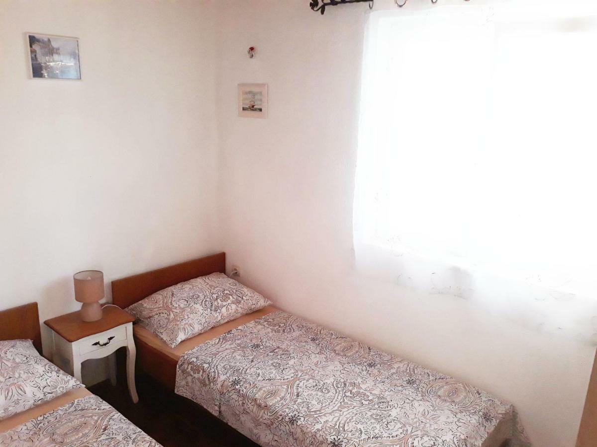 Apartments Carmen Vinišće Dış mekan fotoğraf