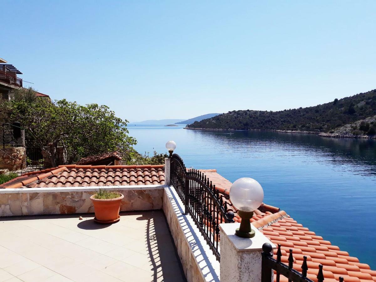 Apartments Carmen Vinišće Dış mekan fotoğraf