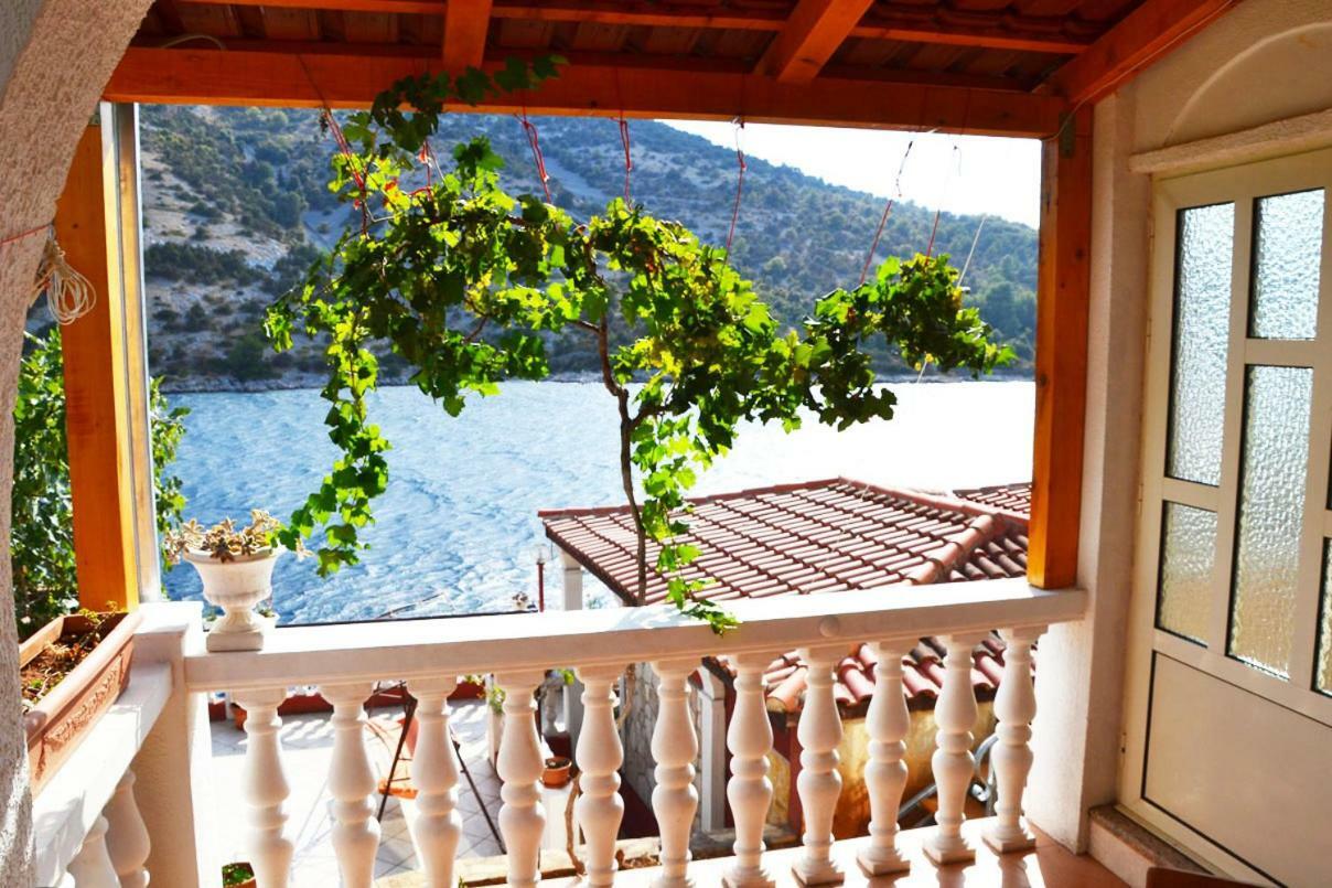 Apartments Carmen Vinišće Dış mekan fotoğraf