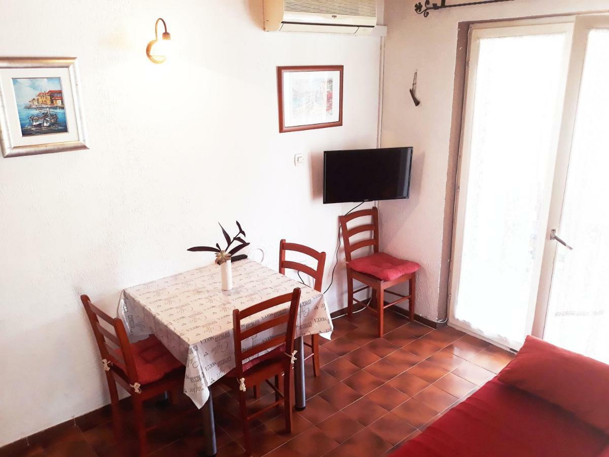 Apartments Carmen Vinišće Dış mekan fotoğraf